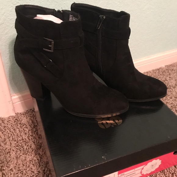 Cute ankle booties - Picture 1 of 1